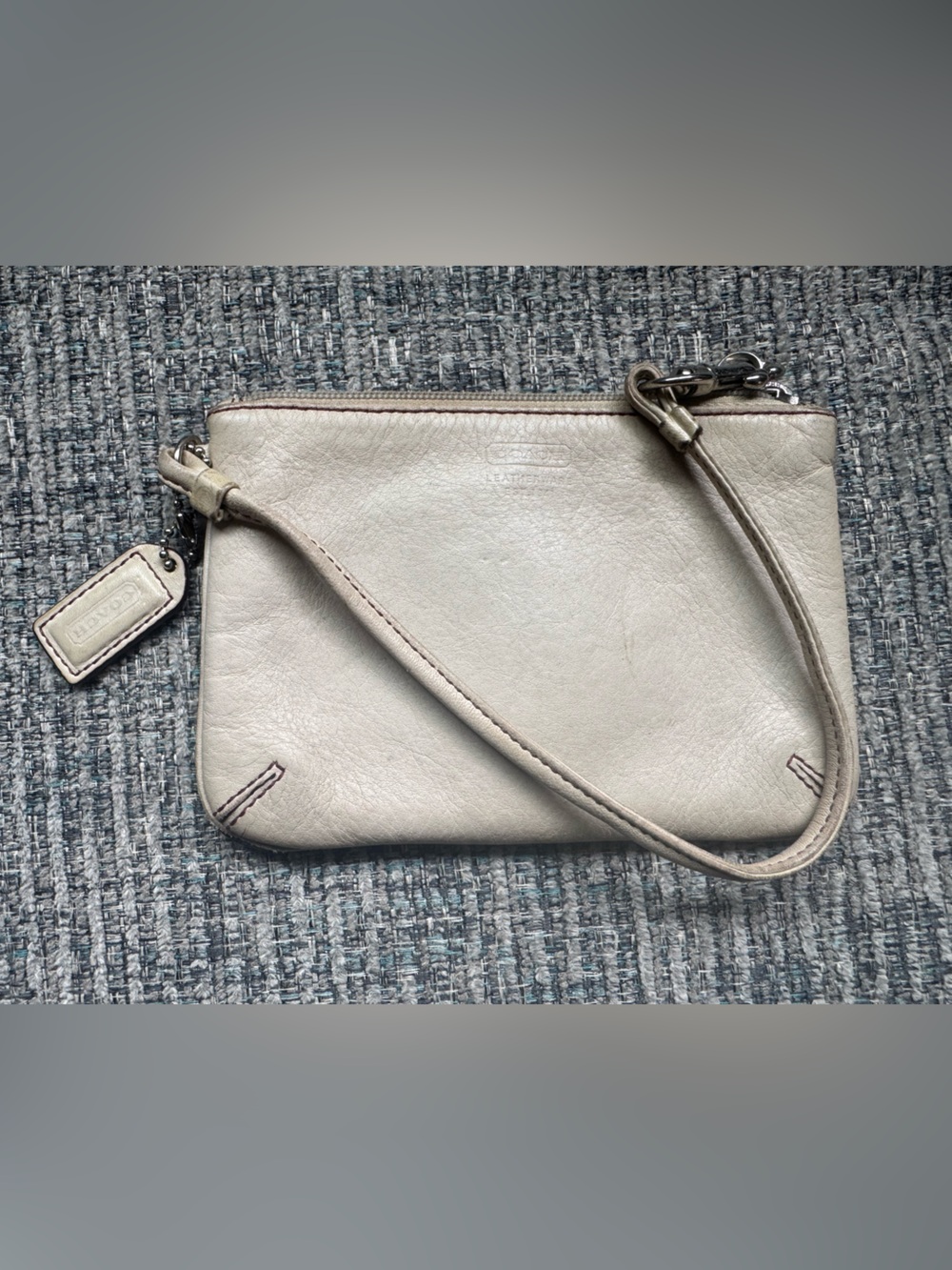 Coach Leatherwear 1941 Ivory leather Wristlet pouch Zip Closure